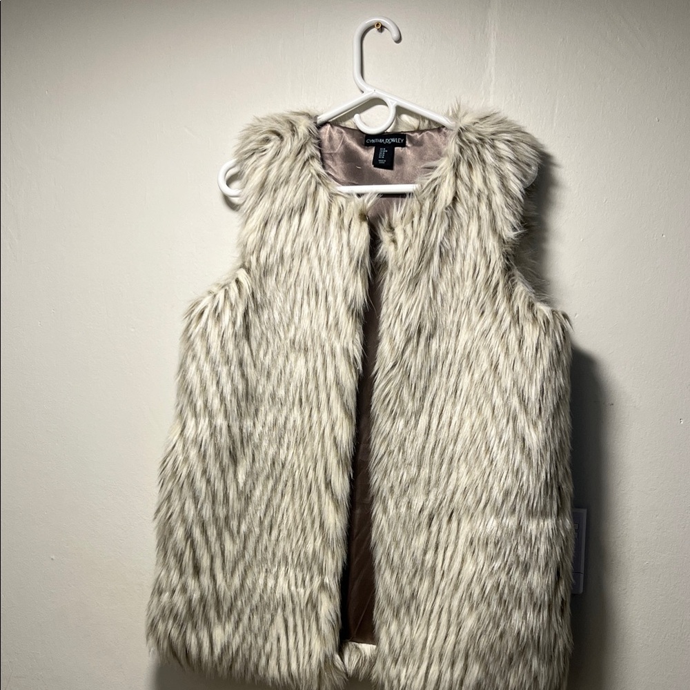 Cynthia Rowley Luxurious Faux Fur Vest in Cream and Tan